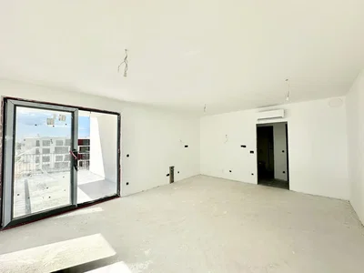 Obývací pokoj; přirozené světlo, nutná rekonstrukce, výhled