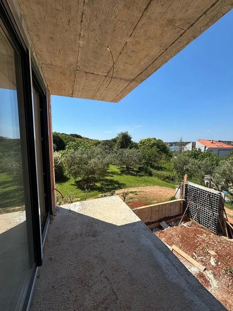 Terasa; výhled, přirozené světlo