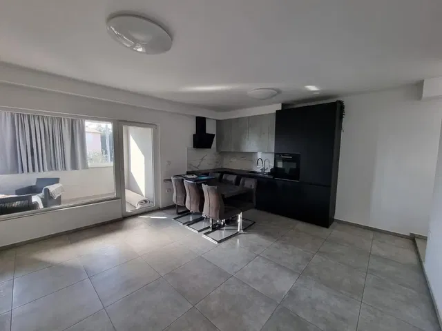 Küche; fliesenboden, tageslicht