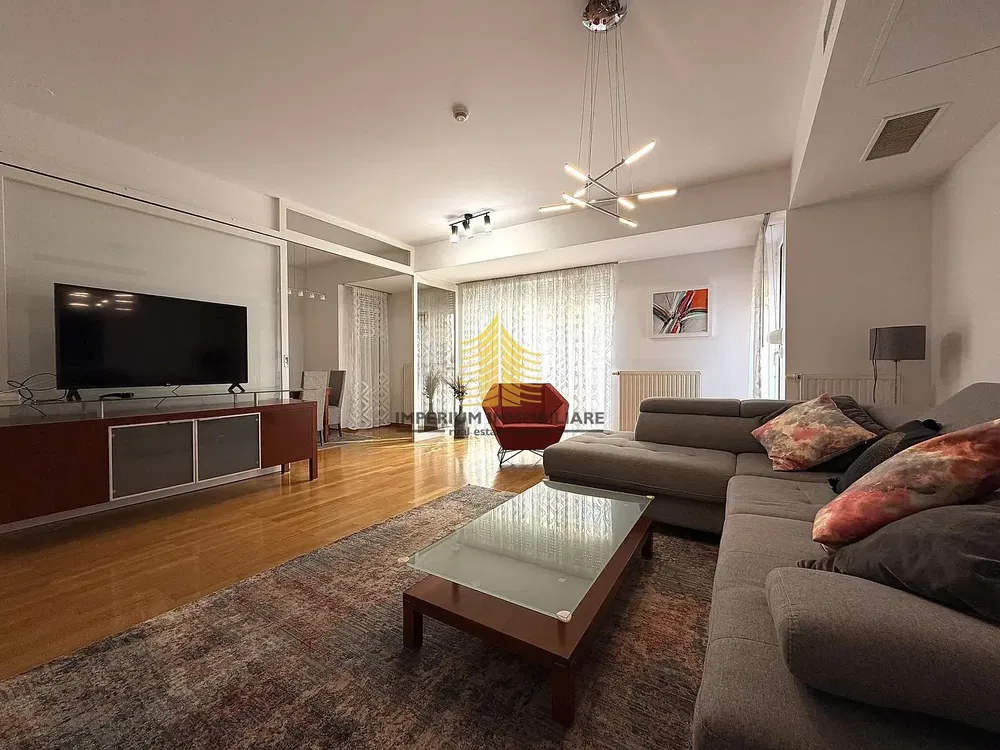 Wohnzimmer; holzboden, tageslicht, moderner stil