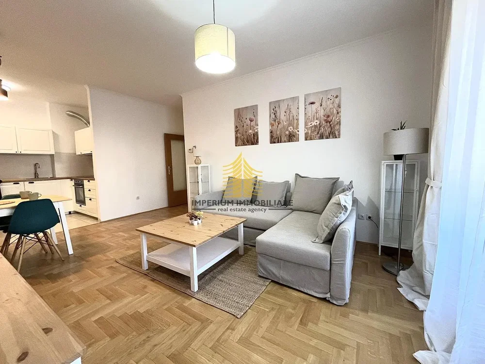 Wohnzimmer; holzboden, tageslicht, moderner stil