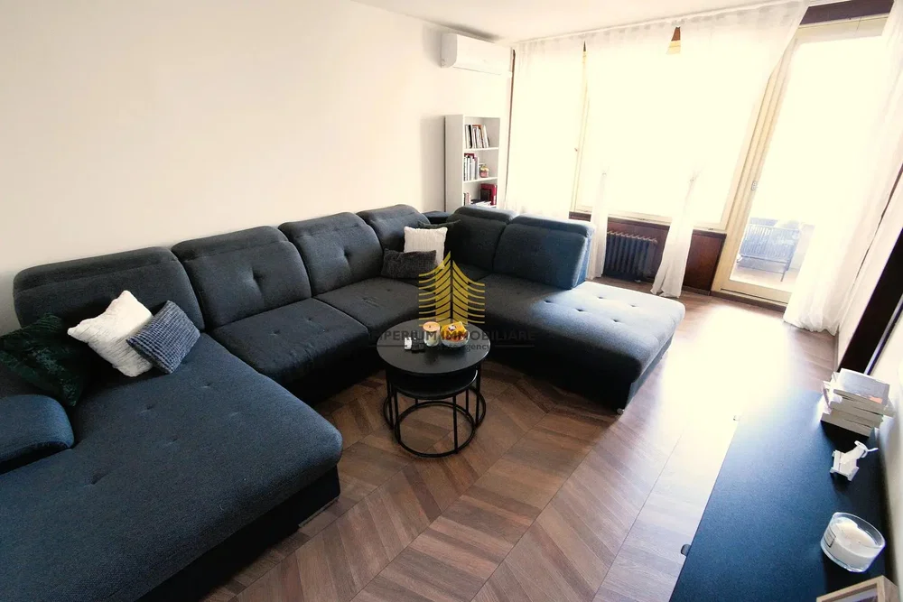 Obývací pokoj; přirozené světlo, moderní styl