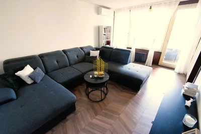 Obývací pokoj; přirozené světlo, moderní styl