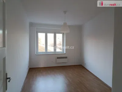Schlafzimmer; tageslicht, holzboden, renoviert