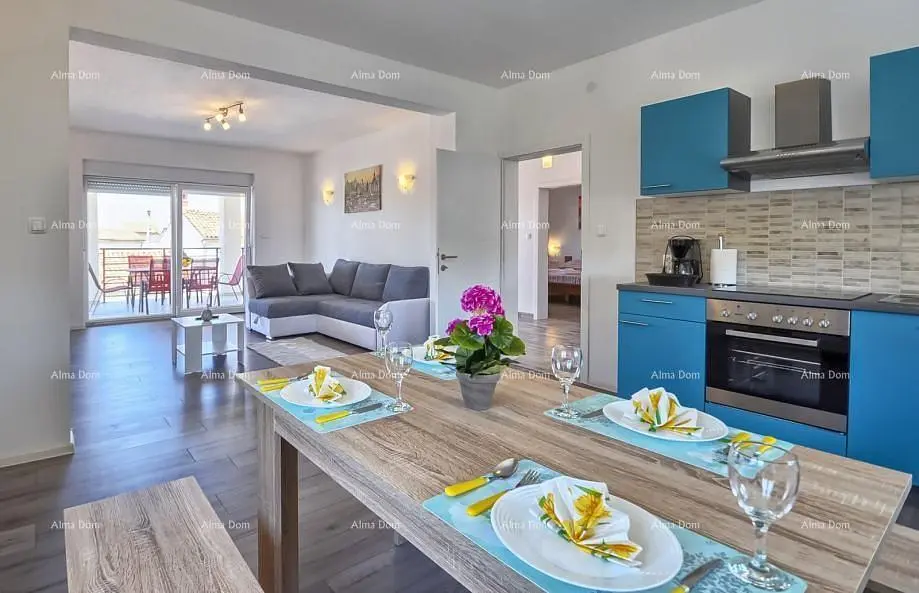 Salle à manger; vue, lumière naturelle, style moderne