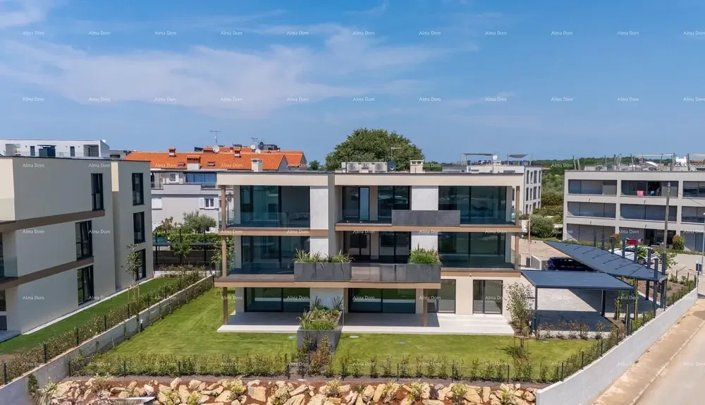 Kuća i okolina; pogled, visoki stropovi, prirodna svjetlost, renoviran