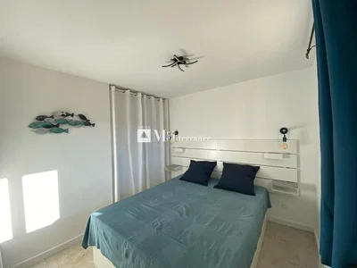 Quarto; luz natural, estilo moderno