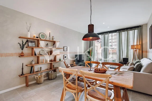 Wohnzimmer; fliesenboden, moderner stil, tageslicht