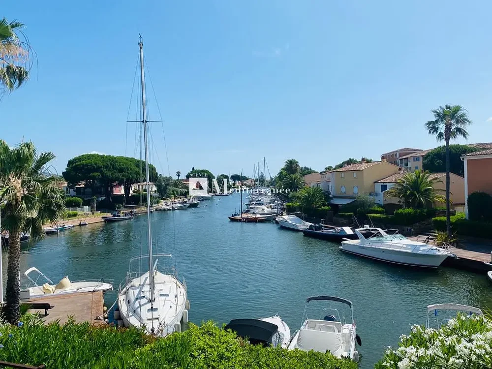 Casa e arredores; vista