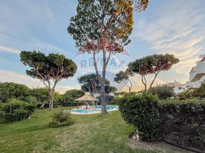 Кућа и околина; поглед, природно светло