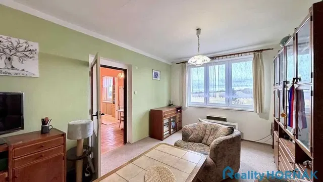 Obývací pokoj; přirozené světlo, rustikální styl