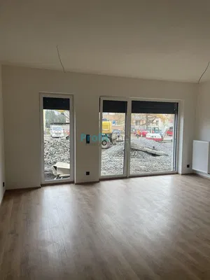 Wohnzimmer; blick, holzboden, renoviert, tageslicht