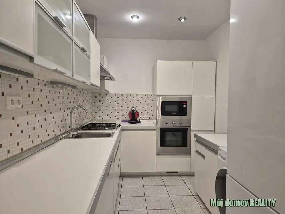 Cuisine; électroménager, carrelage, rénové