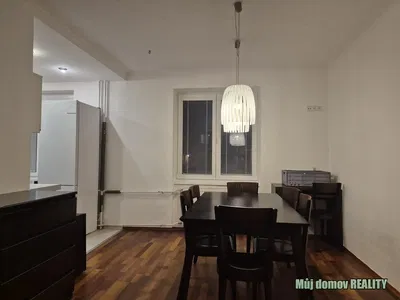 Salle à manger; lumière naturelle, style moderne