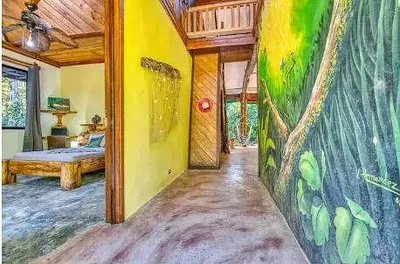 Schlafzimmer; tageslicht, holzbalken, rustikaler stil