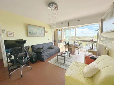 Дневна соба; поглед, природно светло