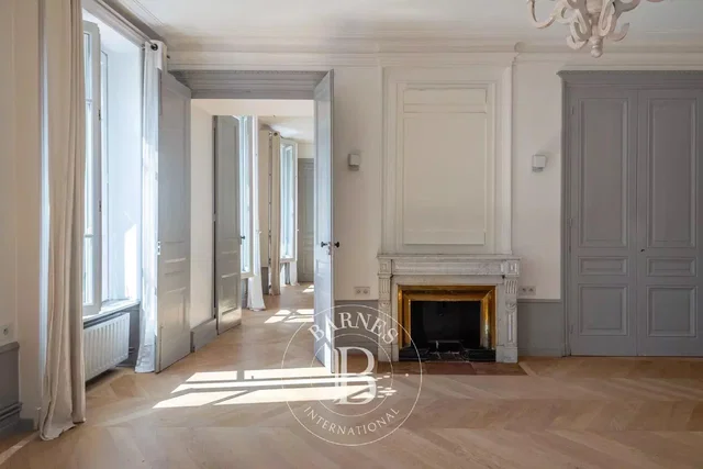 Living room; fireplace, wood floor, natural light, rustic style