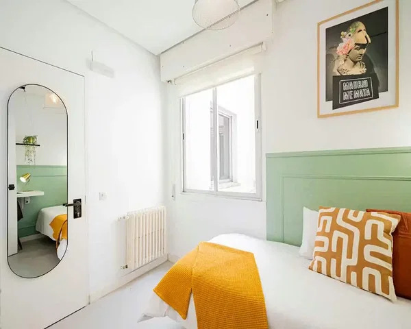 Bedroom; natural light, modern style