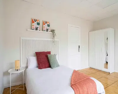 Schlafzimmer; tageslicht, moderner stil