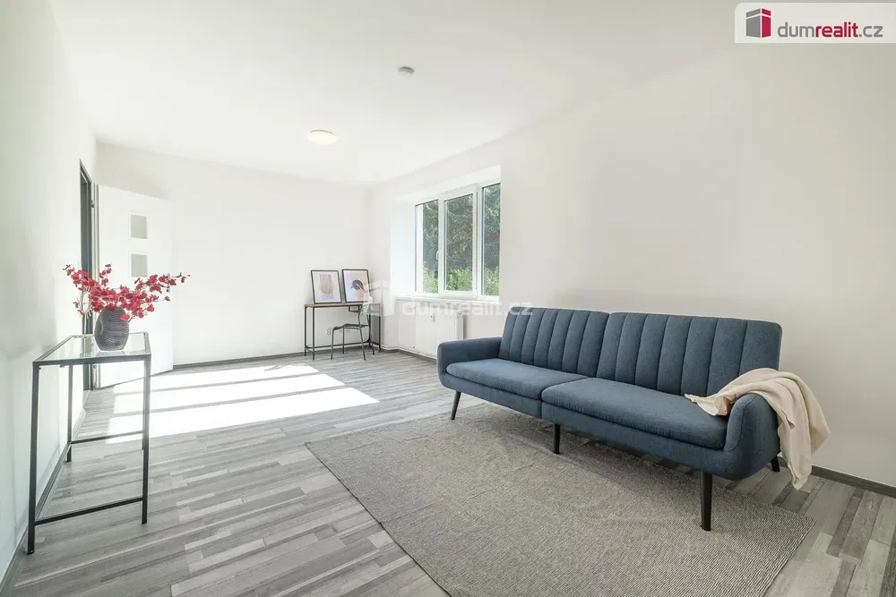 Wohnzimmer; tageslicht, moderner stil, holzboden
