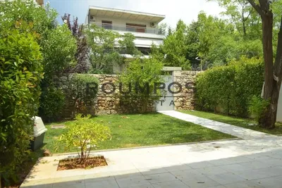 Кућа и околина; природно светло