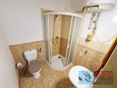 Banyo; fayans zemin, su ısıtıcısı