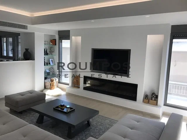 Wohnzimmer; kamin, tageslicht, moderner stil