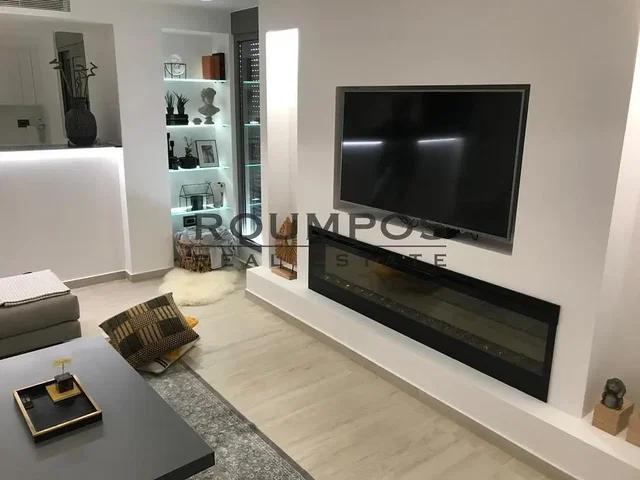 Wohnzimmer; kamin, moderner stil, renoviert, tageslicht