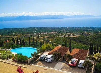 Maison et environs; vue