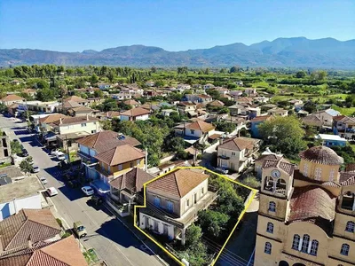 Maison et environs; vue