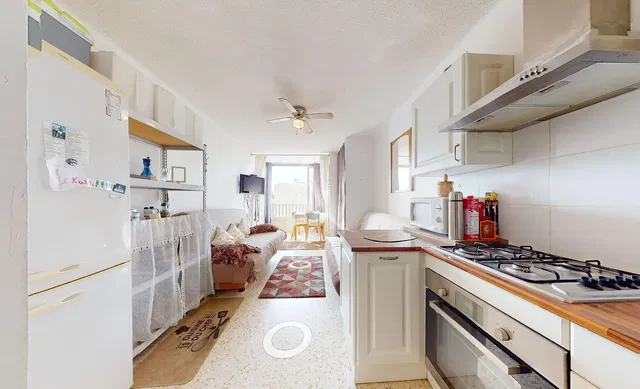 Mutfak; mutfak aletleri, doğal ışık, modern stil