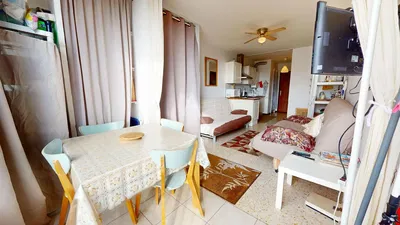 Oturma odası; doğal ışık, fayans zemin