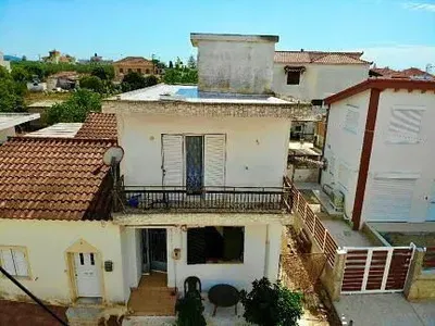 Кућа и околина