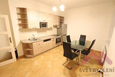 Küche; küchengeräte, fliesenboden, renoviert, tageslicht, moderner stil
