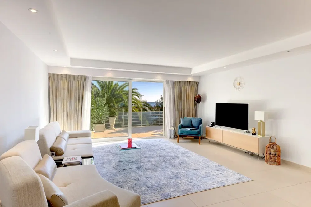 Дневна соба; поглед, природно светло