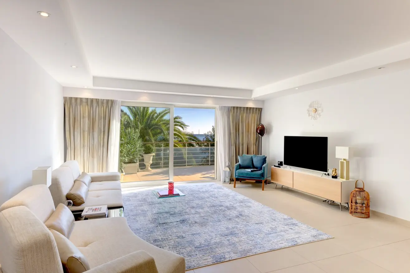 Дневна соба; поглед, природно светло