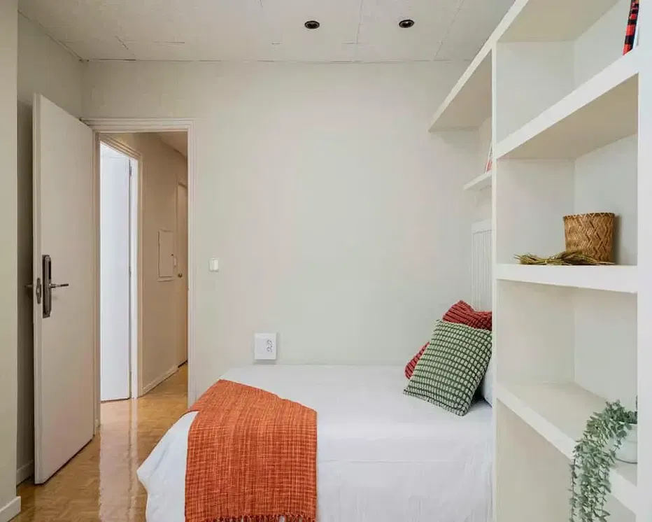 Schlafzimmer; tageslicht, moderner stil