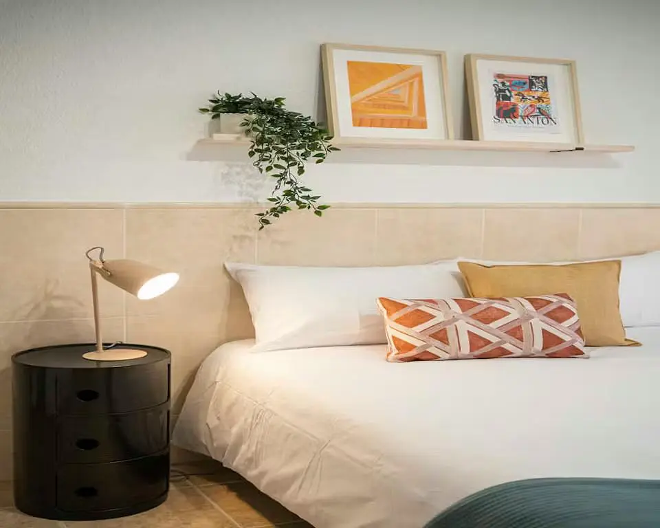 Schlafzimmer; tageslicht, moderner stil