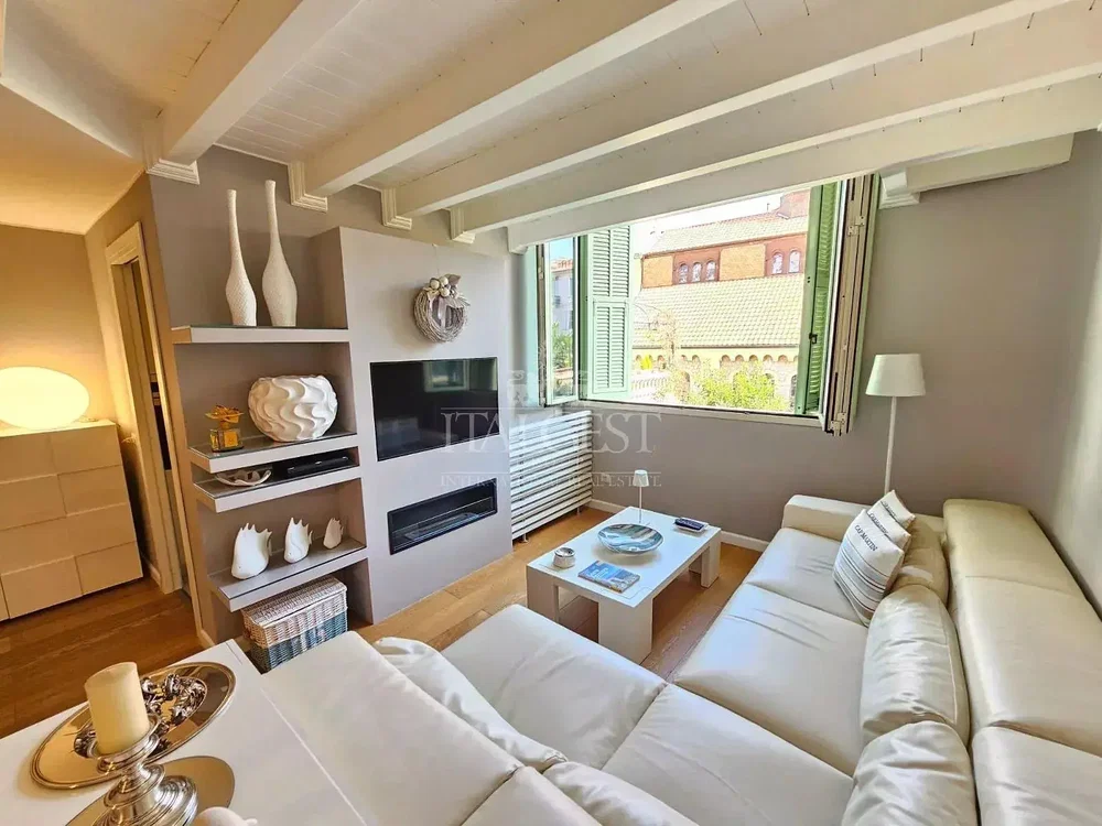 Oturma odası; manzara, doğal ışık, modern stil