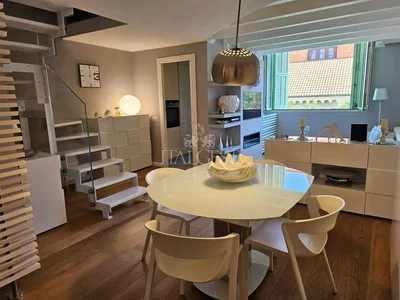 Yemek odası; modern stil, ahşap zemin, doğal ışık, manzara