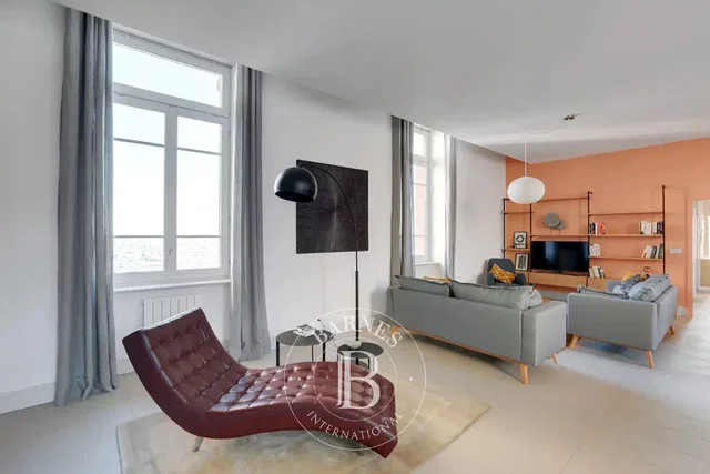 Oturma odası; manzara, doğal ışık, modern stil