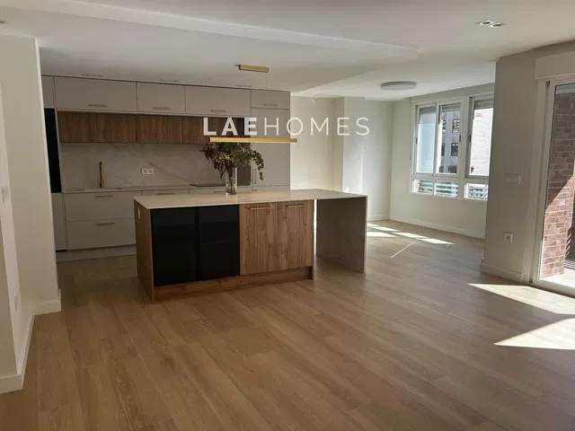 Küche; holzboden, tageslicht, moderner stil