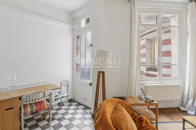 Дневна соба; поглед, дрвени под, природно светло, модерни стил