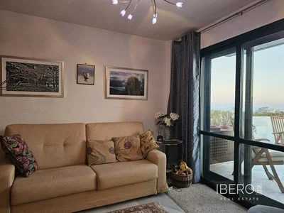Oturma odası; manzara, doğal ışık, modern stil