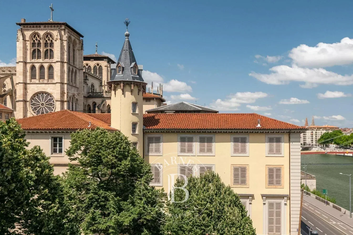 Maison et environs; vue