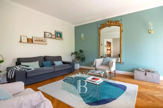 Living room; natural light, modern style