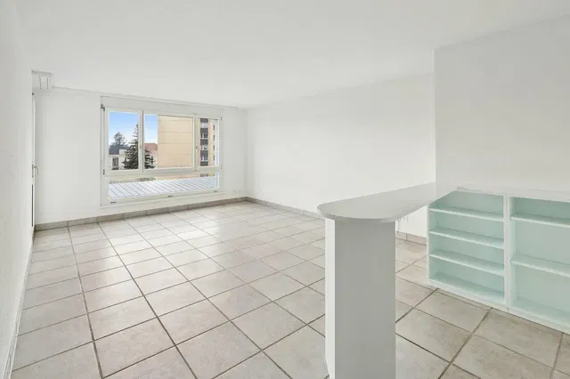 Living room; tile floor, view, natural light