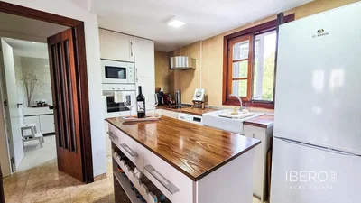 Mutfak; mutfak aletleri, doğal ışık, modern stil