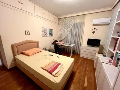 Chambre; parquet, lumière naturelle