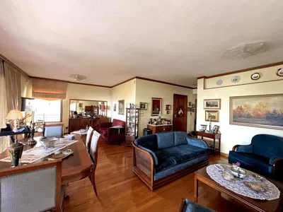Salon; parquet, style rustique, lumière naturelle